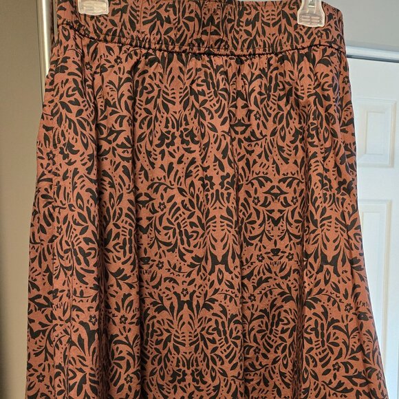 Reitmans Signature A-line skirt. Just below the knee. Size 10. - Picture 1 of 4